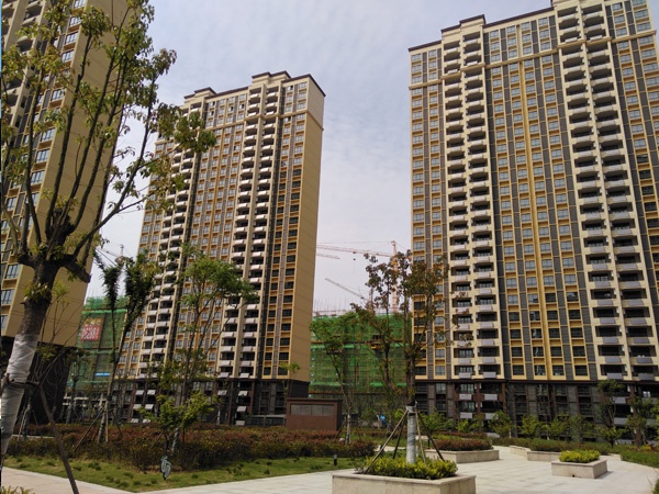 六安市梅花西苑小區(qū)定做陽臺(tái)護(hù)欄、百葉窗案例