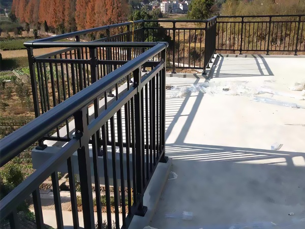 露天陽(yáng)臺(tái)護(hù)欄