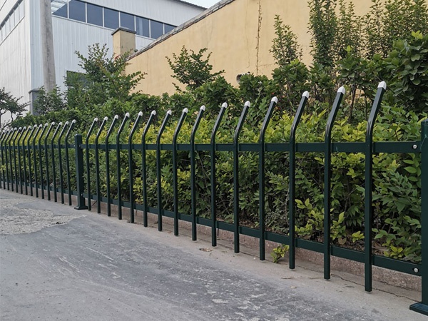 工廠草坪護(hù)欄圖片