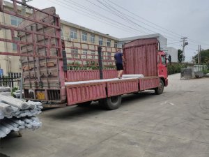 金用護(hù)欄2020年7月24日鋅鋼樓梯扶手裝車發(fā)貨！