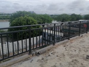 安徽鋅鋼護欄廠家電話多少？