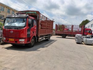 金用護(hù)欄2020年8月4日鋁合金百葉窗裝車發(fā)貨！