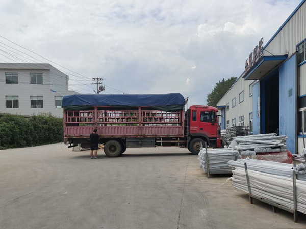 金用護(hù)欄2020年8月8日鋅鋼陽臺(tái)護(hù)欄裝車發(fā)貨！