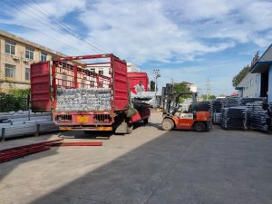 金用護(hù)欄2020年8月13日鋅鋼陽臺(tái)護(hù)欄裝車發(fā)貨！