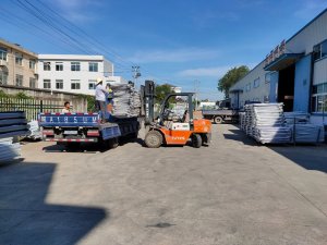 金用護(hù)欄2020年8月15日鋅鋼陽臺(tái)護(hù)欄裝車發(fā)貨！