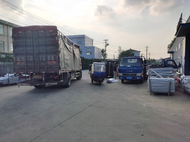 金用護(hù)欄2020年8月19日鋅鋼陽(yáng)臺(tái)護(hù)欄裝車發(fā)貨！