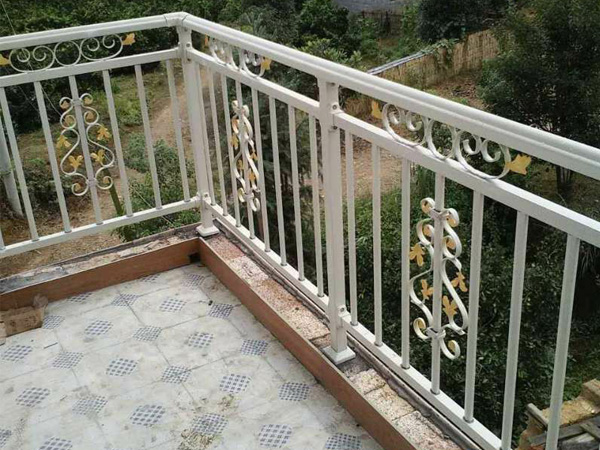 陽(yáng)臺(tái)護(hù)欄采購(gòu)技巧