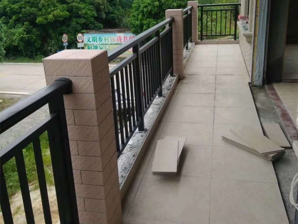 這幾種陽(yáng)臺(tái)欄桿，最受采購(gòu)人員的青睞！