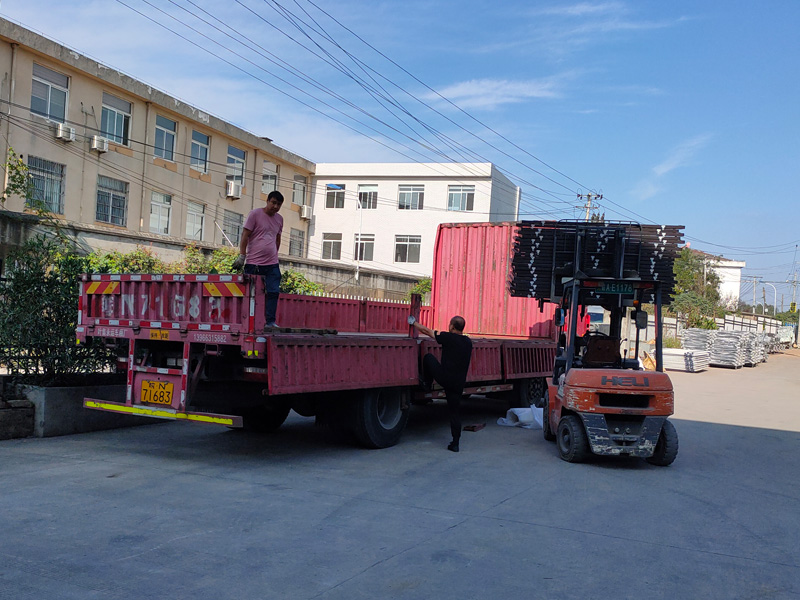 金用護(hù)欄2020年9月27日鋅鋼百葉窗發(fā)貨！