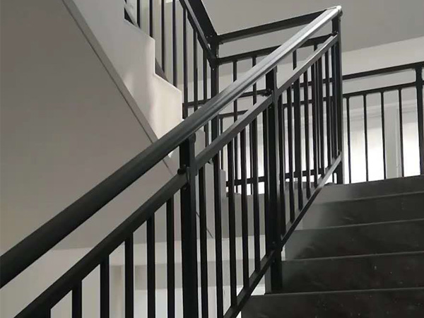 怎么在網(wǎng)上定制樓梯扶手？方法在這里！