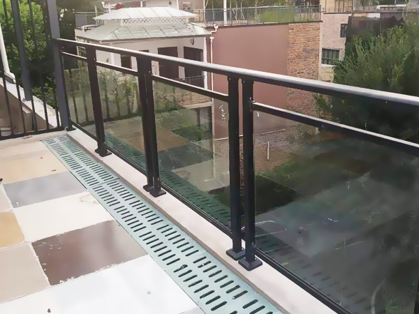 推薦2款陽臺(tái)護(hù)欄，定制價(jià)格不到60元一米！