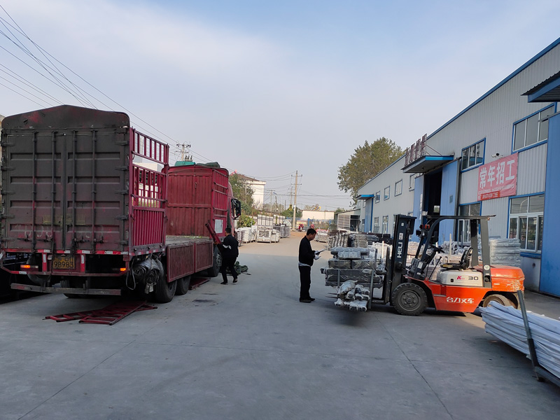 金用護欄2020年10月21日鋅鋼陽臺護欄裝車發(fā)貨！