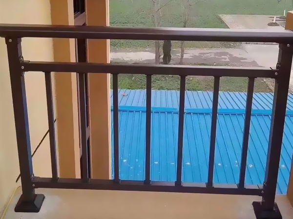 陽臺(tái)護(hù)欄定制指南