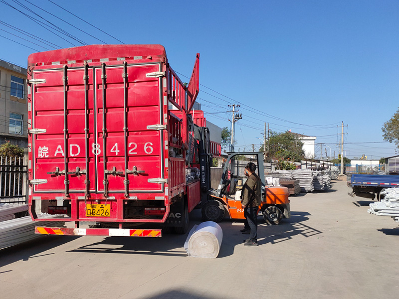 金用護(hù)欄2020年11月4日上午鋅鋼陽(yáng)臺(tái)護(hù)欄發(fā)貨！