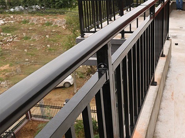 鋅鋼護(hù)欄都有哪些優(yōu)勢(shì)？