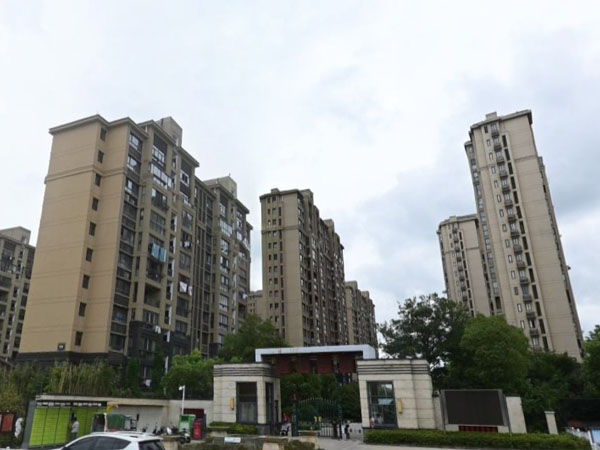 揚州聯(lián)發(fā)君悅華府小區(qū)空調欄桿、樓梯扶手定制