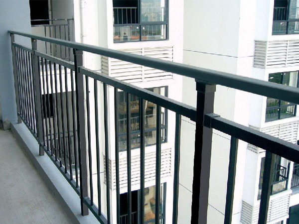 鋅鋼護(hù)欄一般能用多久？