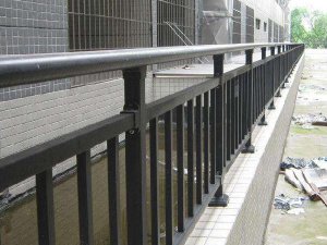 鋅鋼護(hù)欄多少錢一平方米？