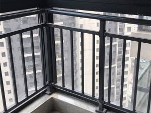 鋅鋼護欄由哪些部分組成？