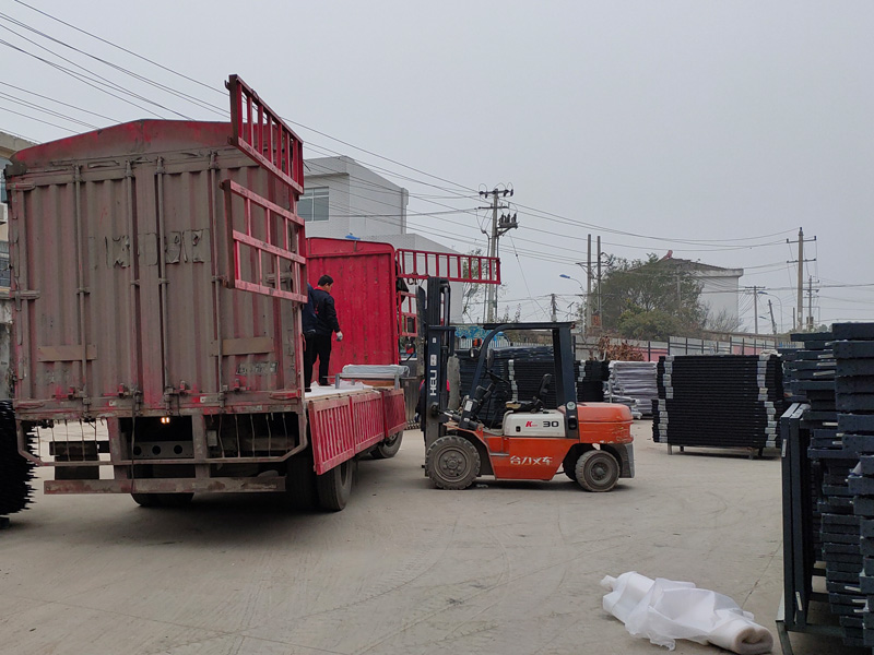  金用護(hù)欄2020年12月10日鋅鋼陽(yáng)臺(tái)護(hù)欄發(fā)貨！