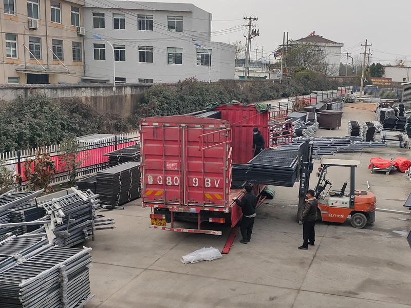 金用護(hù)欄2020年12月14日鋁合金百葉窗發(fā)貨！