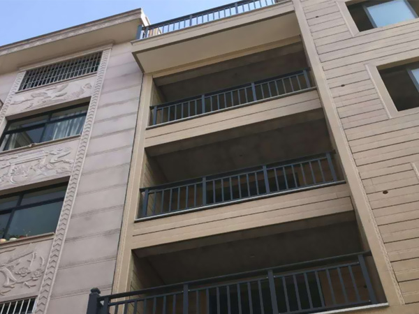 鋅鋼護(hù)欄生產(chǎn)廠家哪家比較專業(yè)？