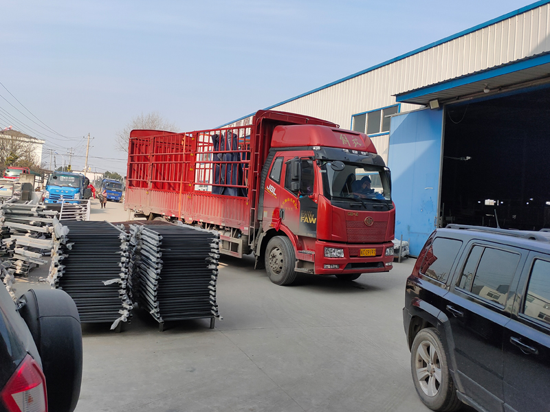 金用護(hù)欄2020年12月25日鋅鋼百葉窗發(fā)貨！