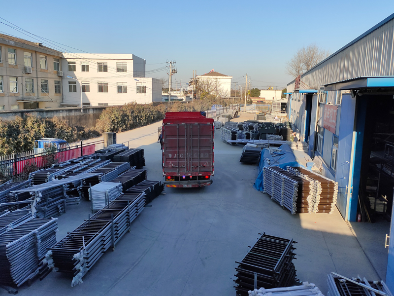 金用護(hù)欄2021年1月8日鋅鋼百葉窗發(fā)貨！