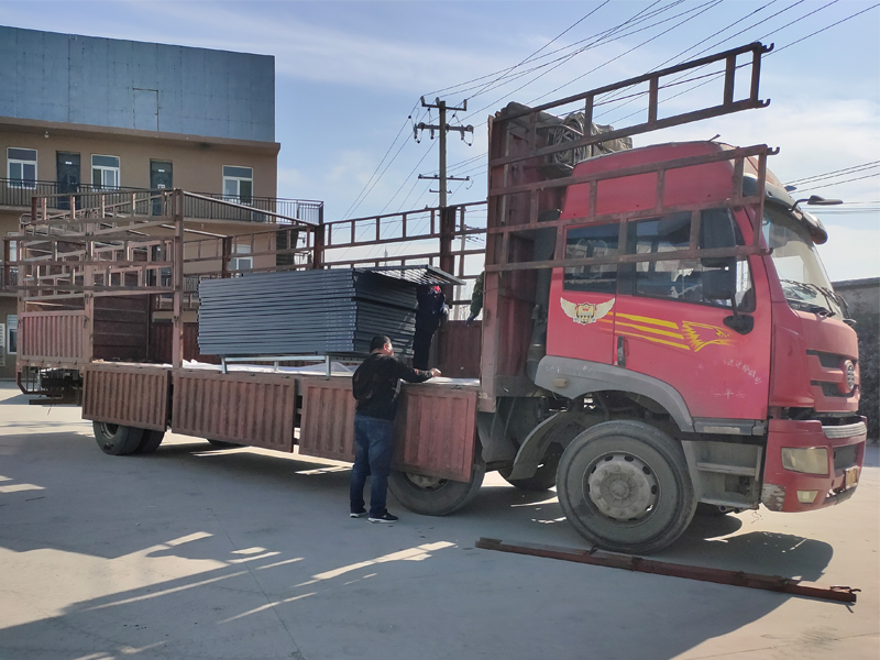 金用護(hù)欄2021年1月14日鋅鋼百葉窗發(fā)貨！