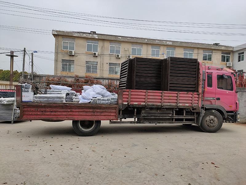 金用護(hù)欄2021年3月30日鋅鋼百葉窗發(fā)貨！