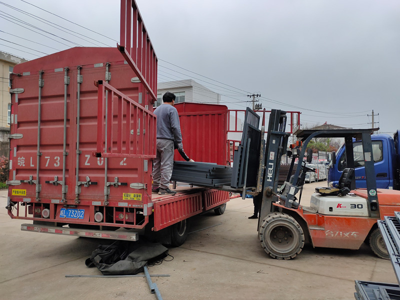 金用護欄2021年4月2日鋁合金百葉窗發(fā)貨！