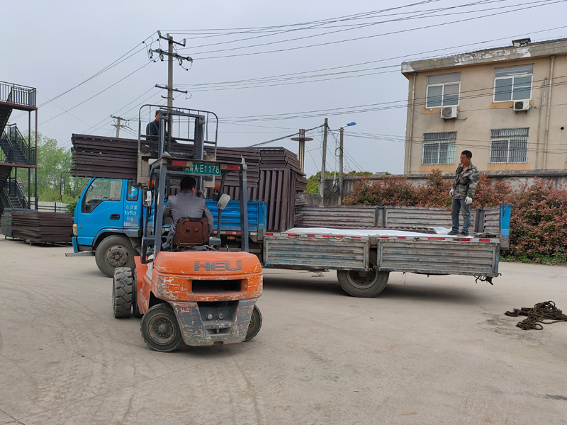 金用護(hù)欄2021年4月14日鋁合金百葉窗發(fā)貨！