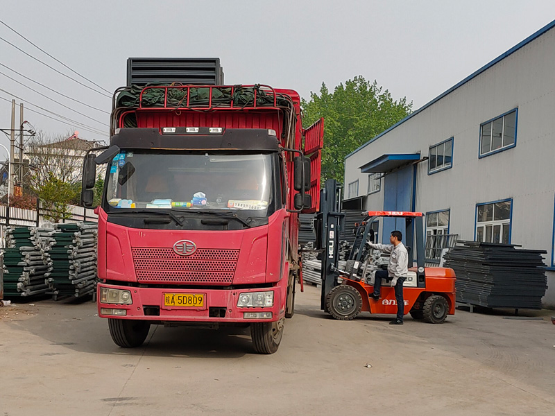 金用護欄2021年4月16日第一車百葉窗發(fā)貨！