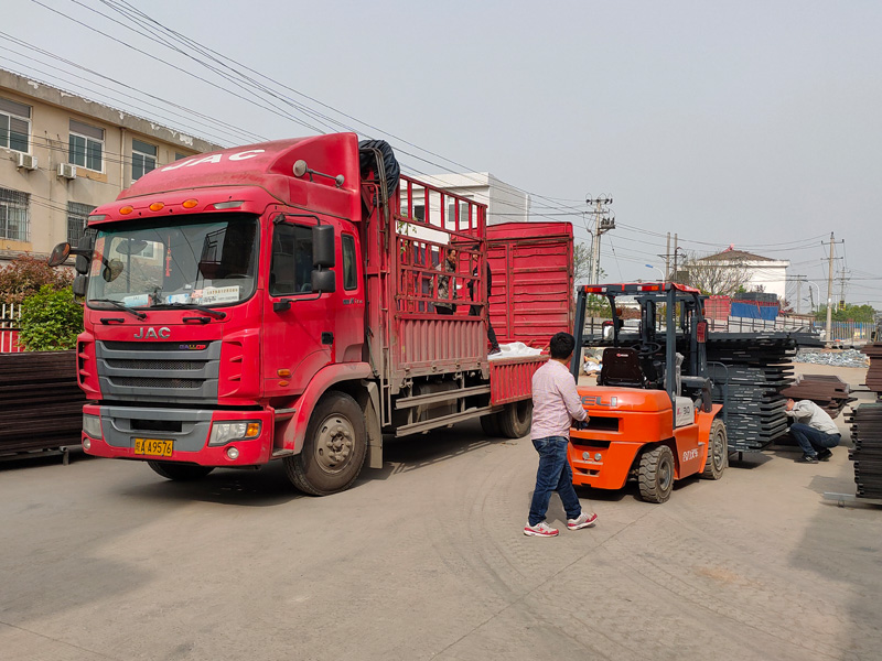 金用護(hù)欄2021年4月16日第二車(chē)百葉窗發(fā)貨！