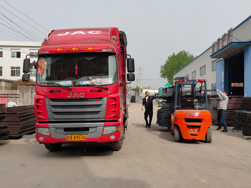 金用護(hù)欄2021年4月16日第二車(chē)百葉窗發(fā)貨！