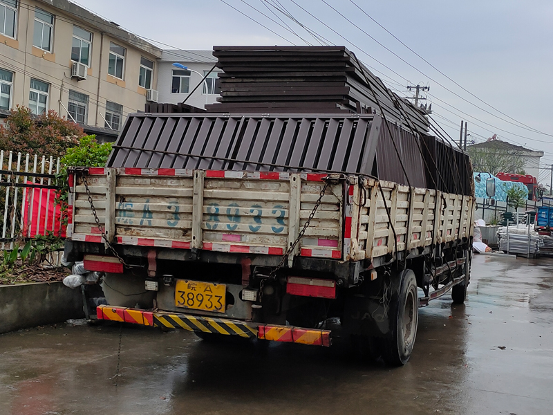 金用護(hù)欄2021年4月21日鋁合金百葉窗發(fā)貨！