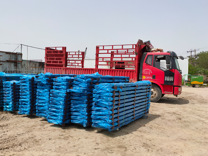 金用護(hù)欄2021年4月29日鋅鋼連廊護(hù)欄發(fā)貨！