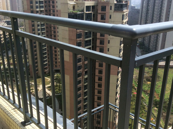陽(yáng)臺(tái)護(hù)欄什么價(jià)位采購(gòu)最劃算？