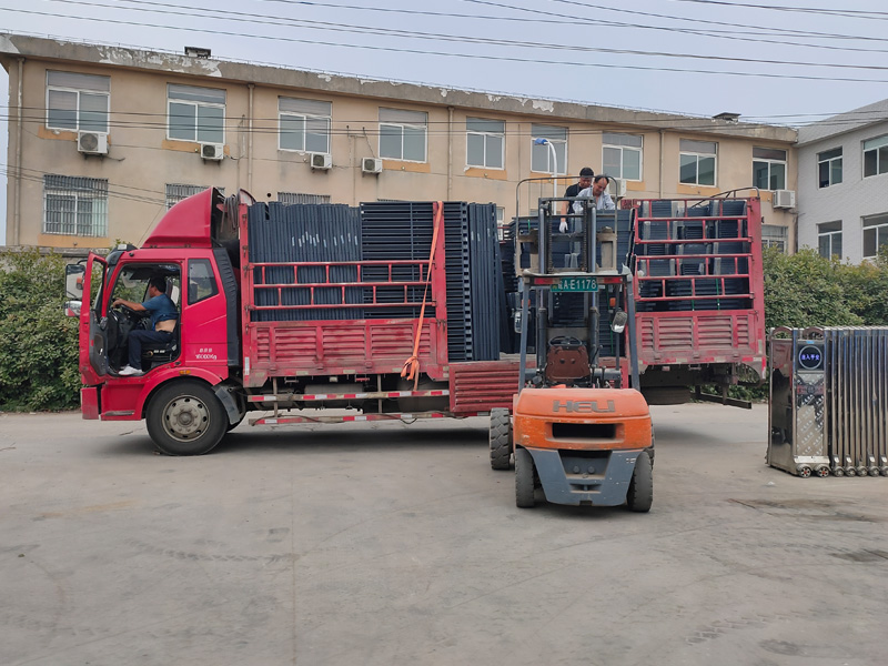 金用護(hù)欄2021年5月10日鋅鋼百葉窗發(fā)貨！