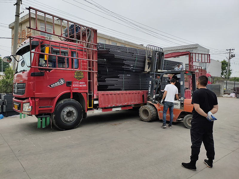 金用護(hù)欄2021年5月11日鋅鋼百葉窗發(fā)貨！