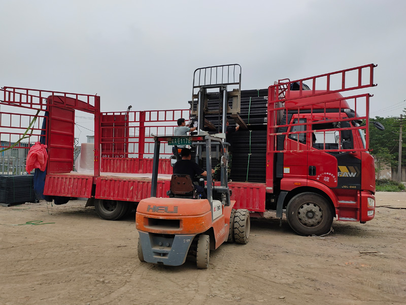 金用護(hù)欄2021年5月13日鋅鋼百葉窗發(fā)貨！