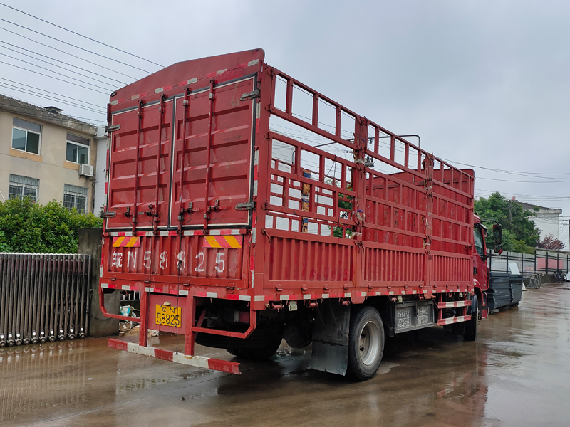 金用護(hù)欄2021年5月26日鋅鋼百葉窗發(fā)貨！