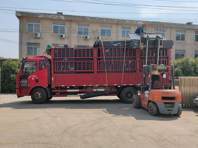 金用護(hù)欄2021年5月31日鋅鋼百葉窗發(fā)貨！