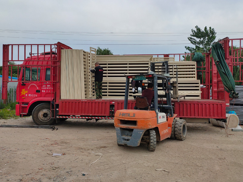 金用護(hù)欄2021年7月12日鋅鋼百葉窗發(fā)貨！