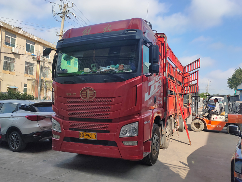 金用護(hù)欄2021年8月7日鋅鋼百葉窗發(fā)貨！