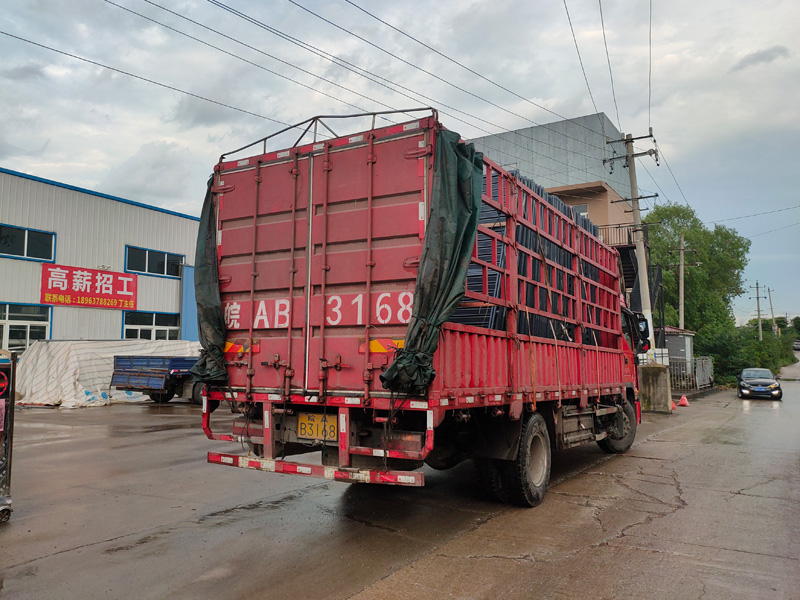 金用護欄2021年8月20日鋅鋼百葉窗發(fā)貨！