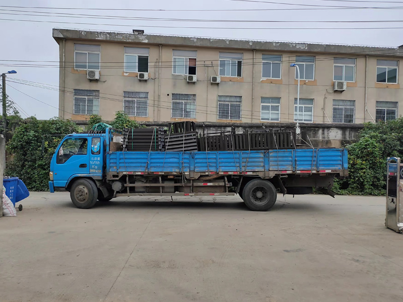 金用護(hù)欄2021年8月24日鋅鋼空調(diào)百葉窗發(fā)貨！