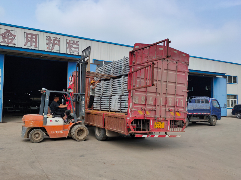 金用護(hù)欄2021年9月2日鋅鋼陽(yáng)臺(tái)護(hù)欄發(fā)貨！