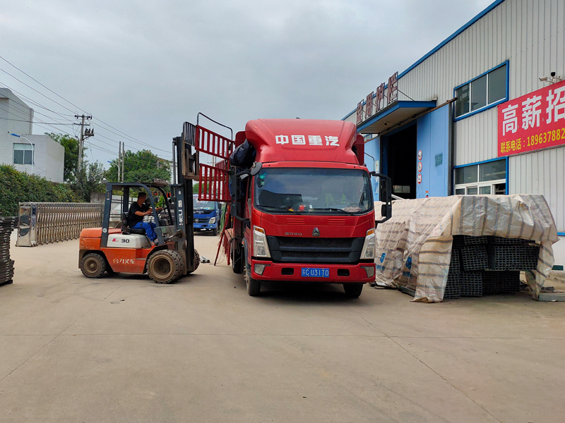 金用護(hù)欄2021年9月6日鋅鋼空調(diào)護(hù)欄發(fā)貨！