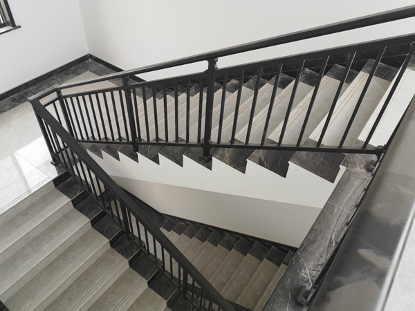 樓梯護(hù)欄多少錢一米？